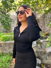 Siyah V Yaka Fermuar Detaylı Kazak